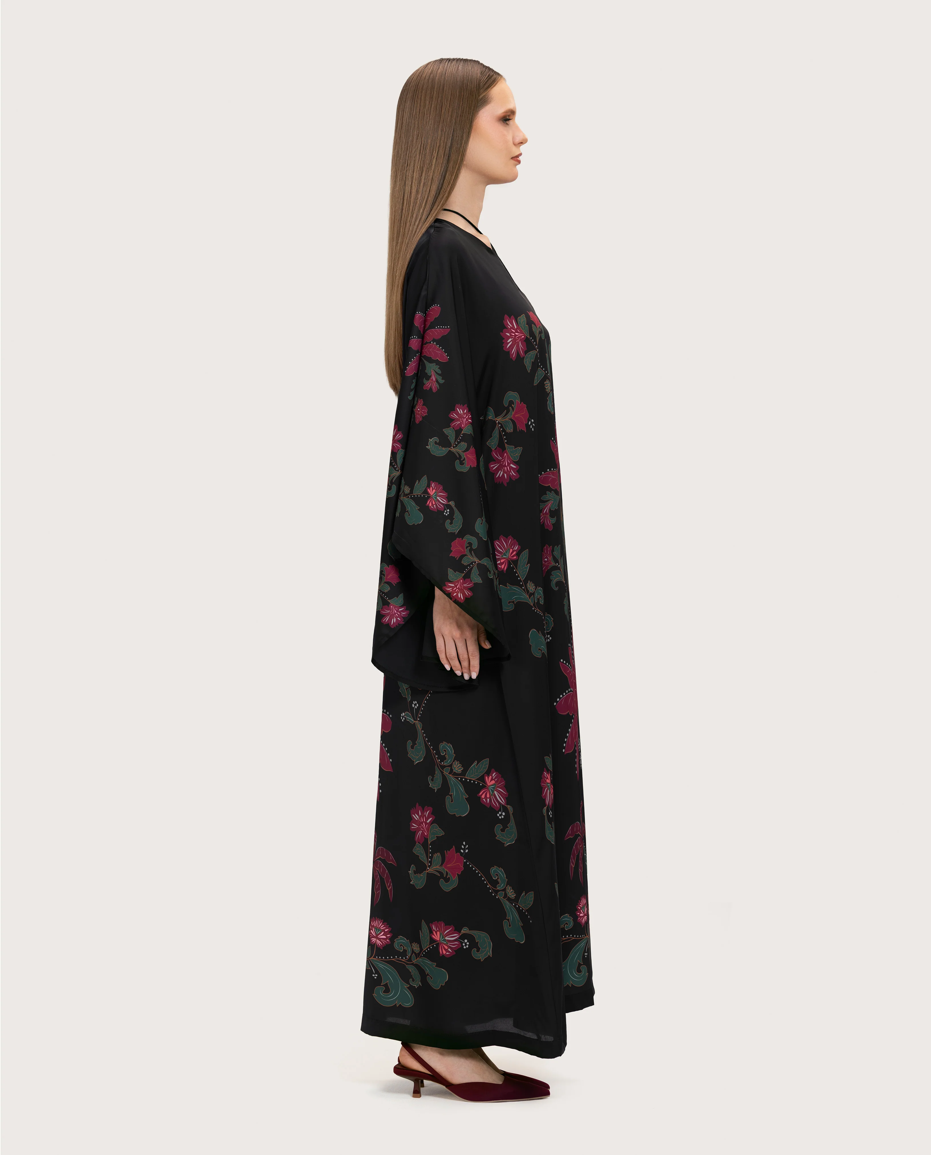 قفطان ستان أسود مطبوع بزخارف نباتية  - Image 7