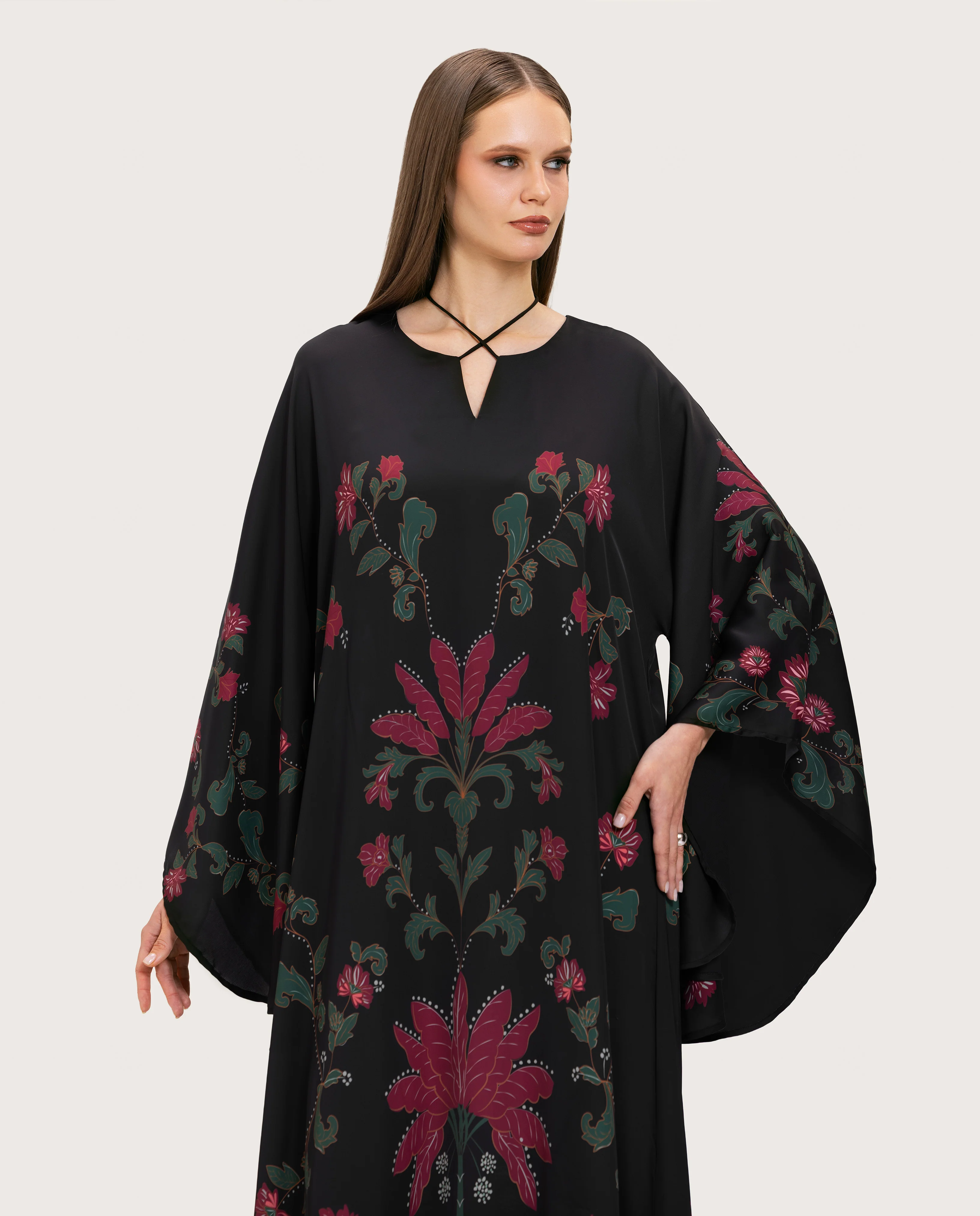 قفطان ستان أسود مطبوع بزخارف نباتية  - Image 9